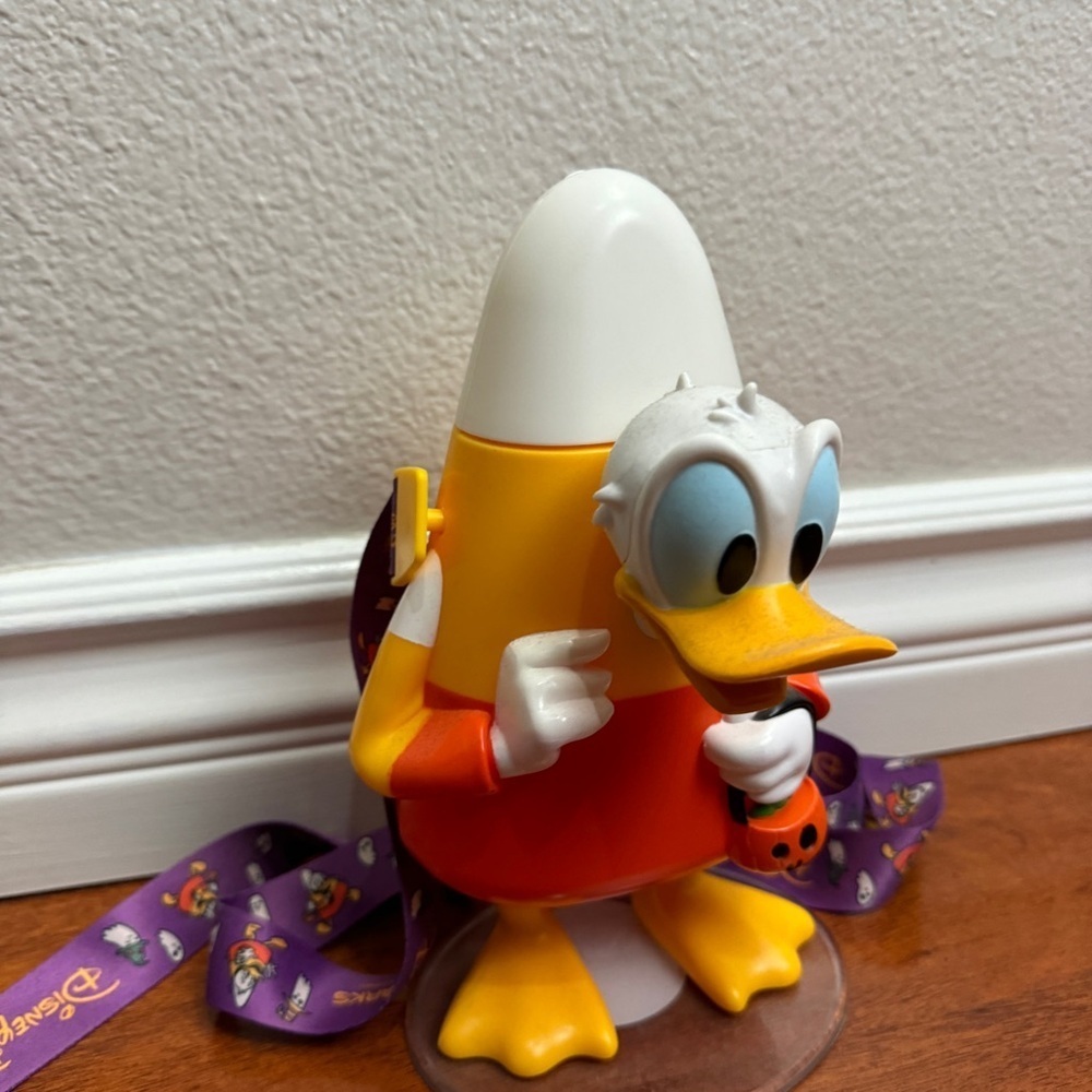 Disney Sipper 2022 Halloween Donald Duck Candy Corn - Picture 4 of 8